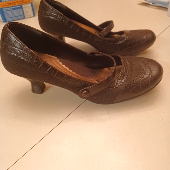 Women's Mudd Brown Dress Shoes - Picture 3 of 12